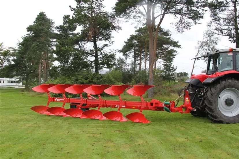 Плуг KVERNELAND (1662) для оранки землі