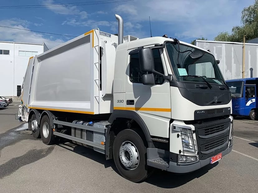 Сміттєвоз Volvo 6x4 вивезення сміття
