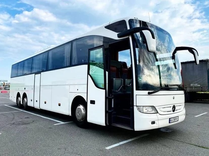 231 Автобус Mercedes Turizmo на весілля трансфери