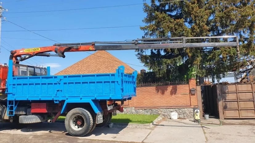 Кран-маніпулятор Palfinger на базі вантажного автомобіля Iveco