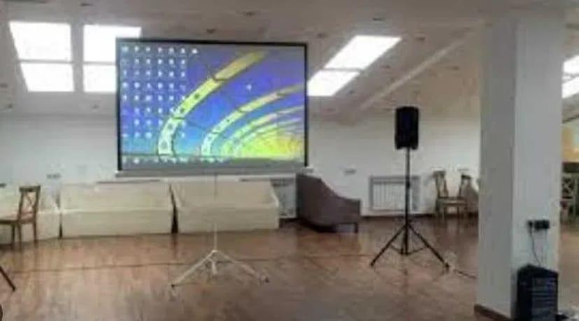 Проектор , екран
