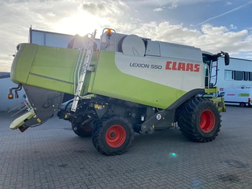 Комбайн Claas Lexion 550 для збирання зернових, бобових культур