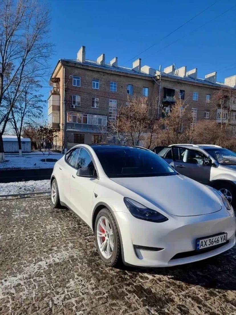 Авто з водієм і без