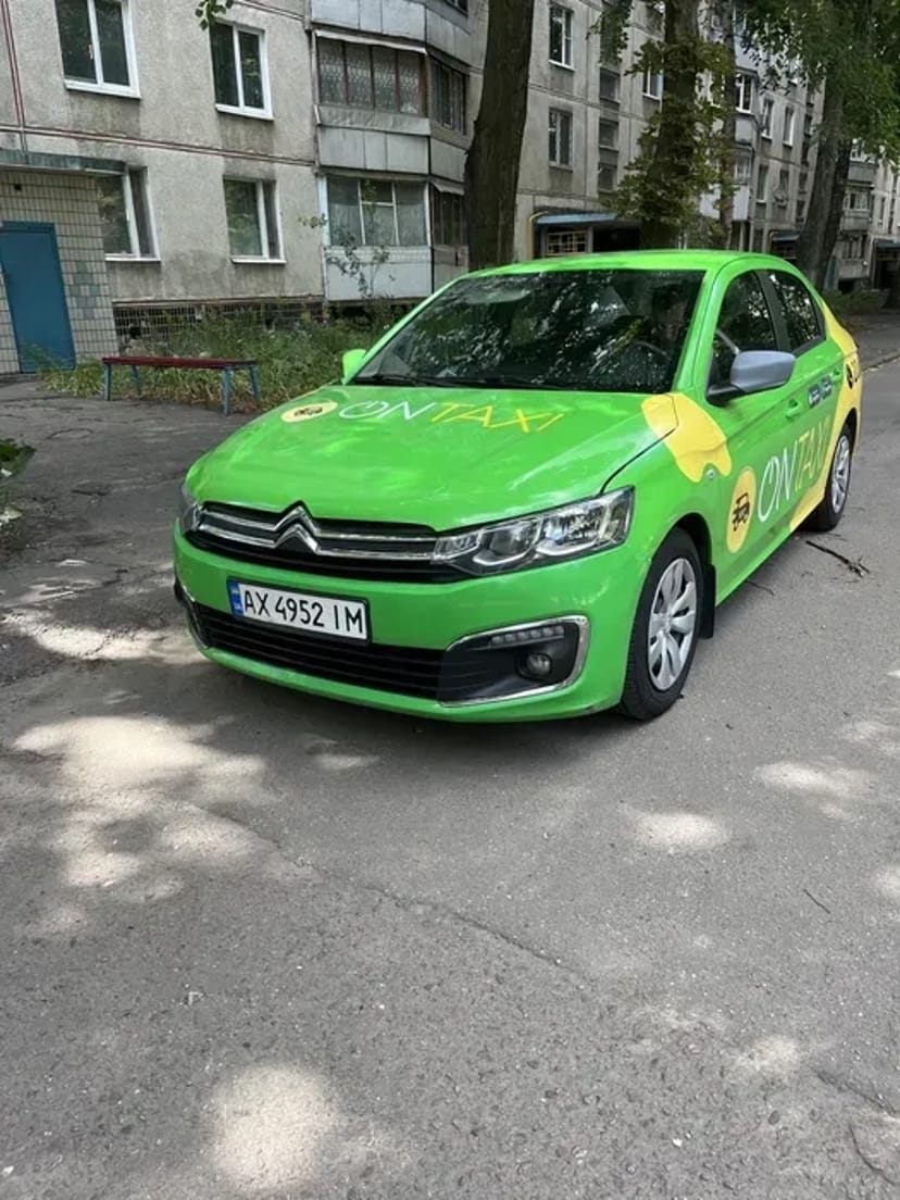 Автомобіль під таксі та для особистих цілей