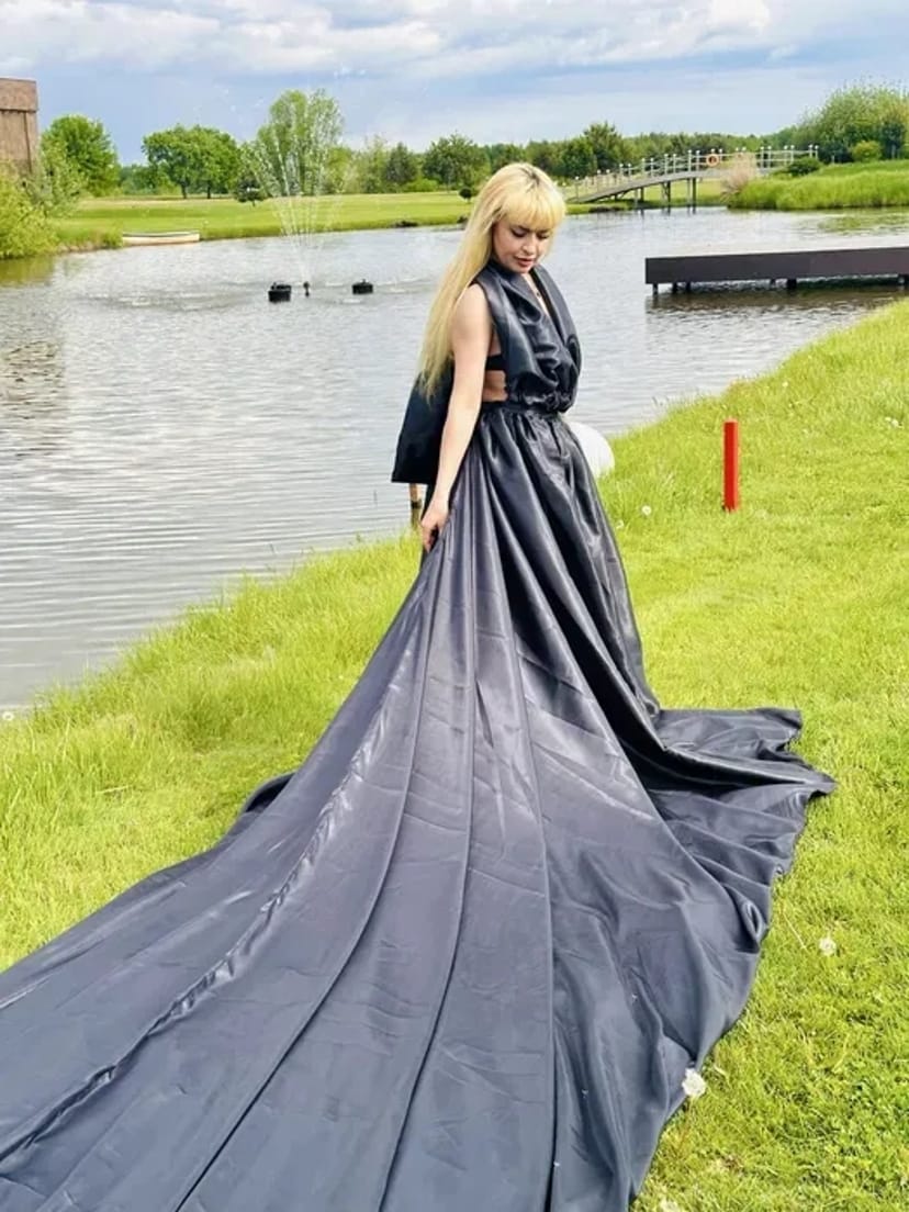 Вишукана сукня зі шлейфом 3,5 метри для фотосесії, відправляємо по всій країні