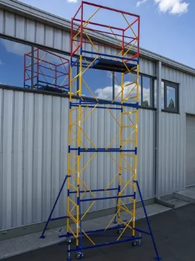 Вишка тура на колесах