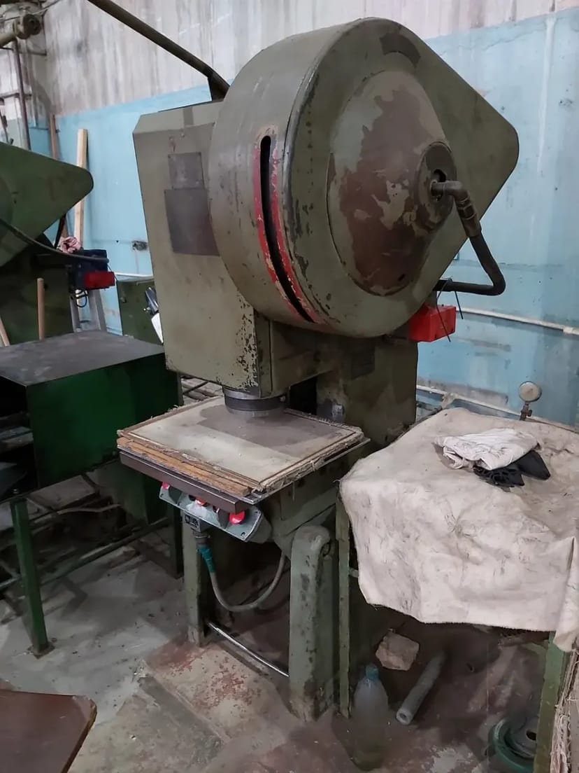 Професійне штампування металевих виробів: виготовлення деталей за вашими кресленнями!