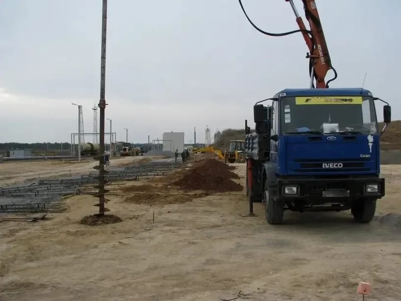 Буріння ям діаметрів від 200 до 600 мм на глибину до 7 метрів