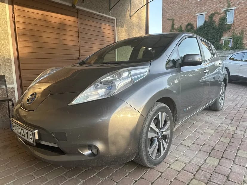 Авто Nissan Leaf Нісан Ліф Ніссан Ліф