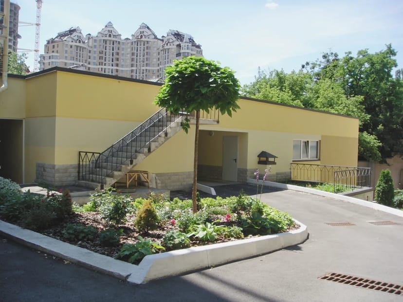 Здаються 3 паркомісця по 18 кв.м, VIP-паркінг Центр вул. О. Гончара, 45-В