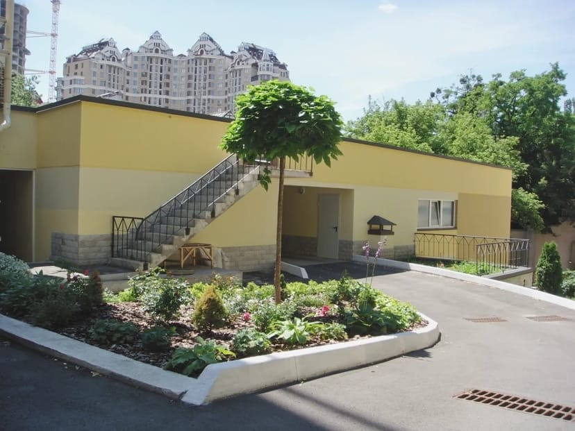 Паркомісце 18 кв.м, VIP-паркінг Центр вул О. Гончара, 45-В