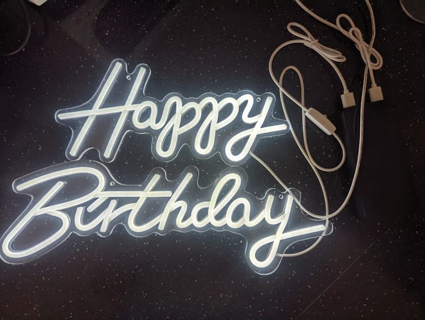 Неонова вивіска Happy Birthday