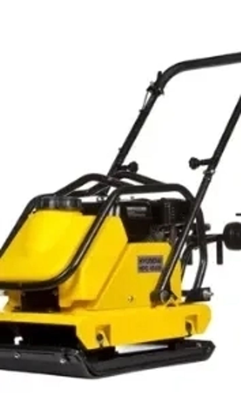 Послуги з трамбування грунту , щебеню , відсіву , бруківки