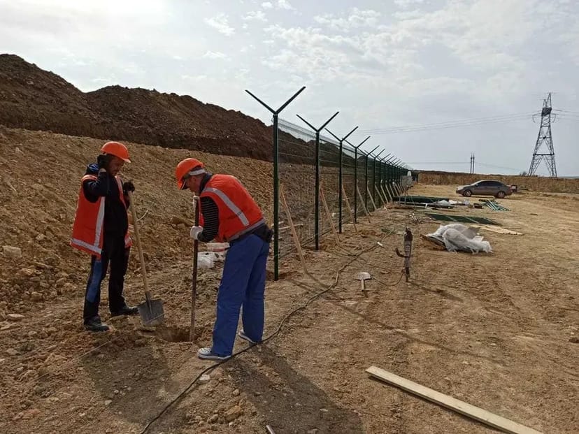 Установка та монтаж паркану з 3D євросітки у Дніпрі під ключ.