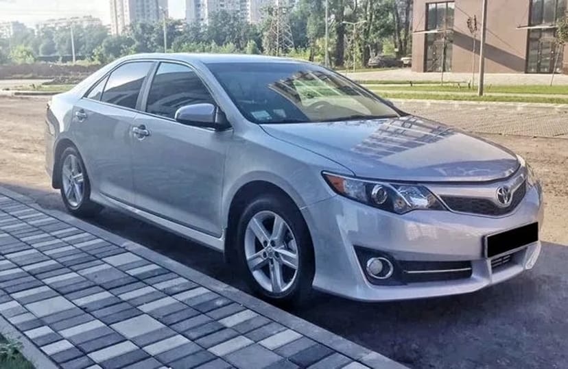 148 Авто на весілля Toyota Camry V50 срібляста