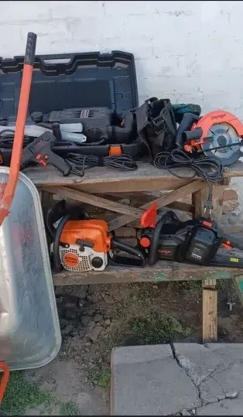 Інструменти , відбійний молоток потужністю 45 Дж.