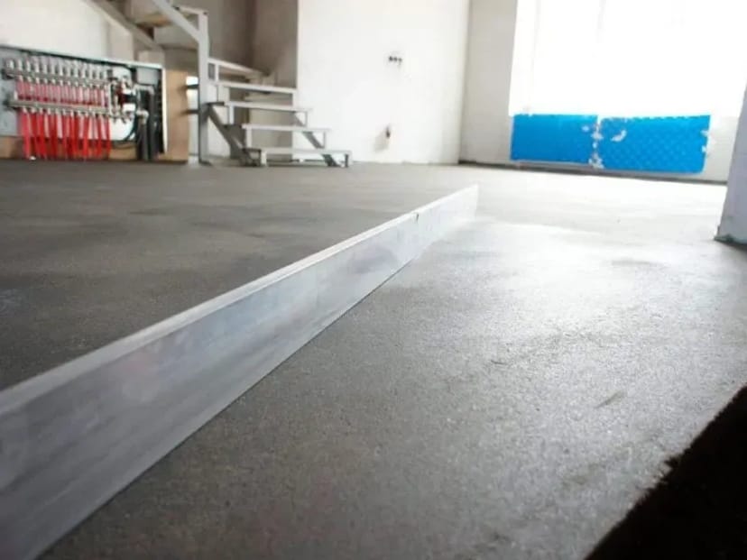 Машинна стяжка підлоги, пола та машинна штукатурка стін