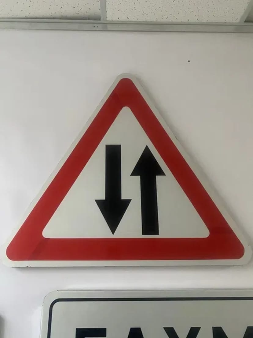 Виготовлення дорожніх знаків з світловідбавиючоі плівки