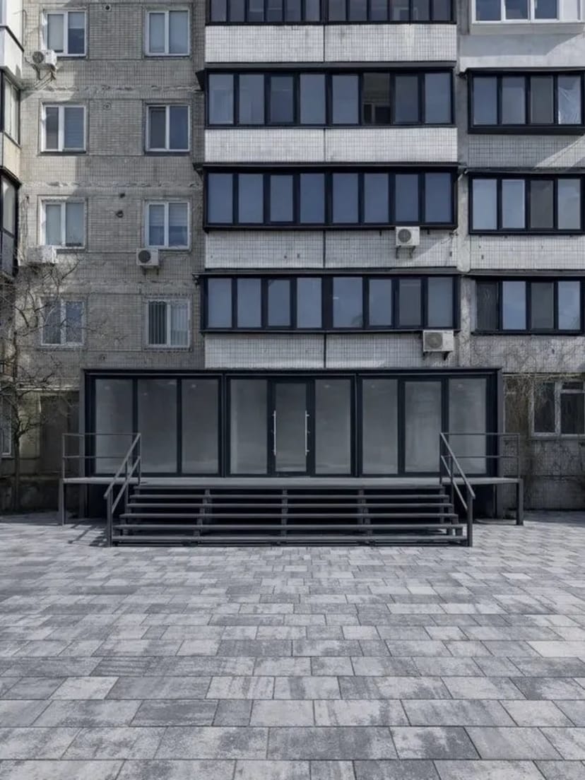 Фасадне приміщення 31 м2 біля метро Мінська