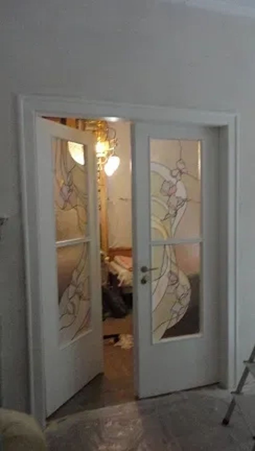 Відновлення, фарбування та лакування дверей, вікон і брам