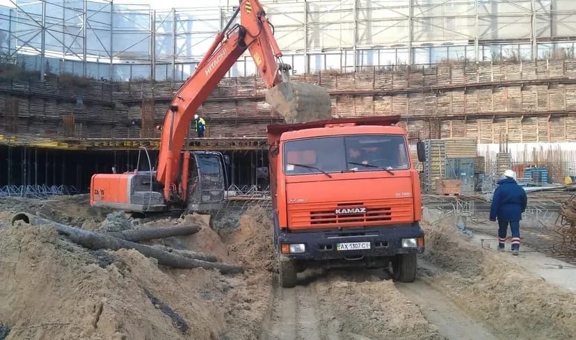 Розроблення ґрунту будь-якої складності та будь-яких обсягів