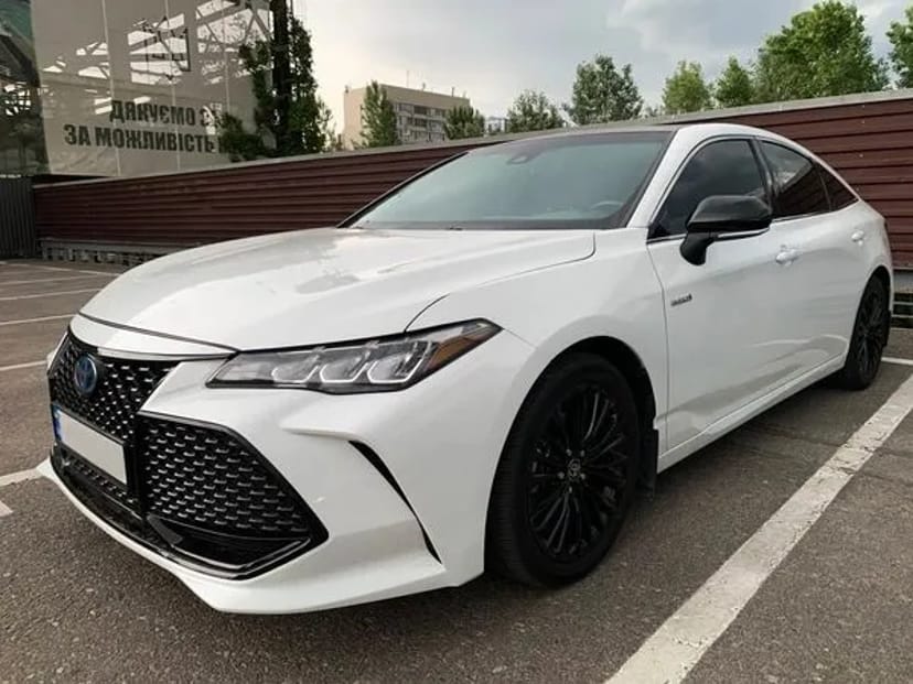 406 Toyota Avalon біла на весілля 