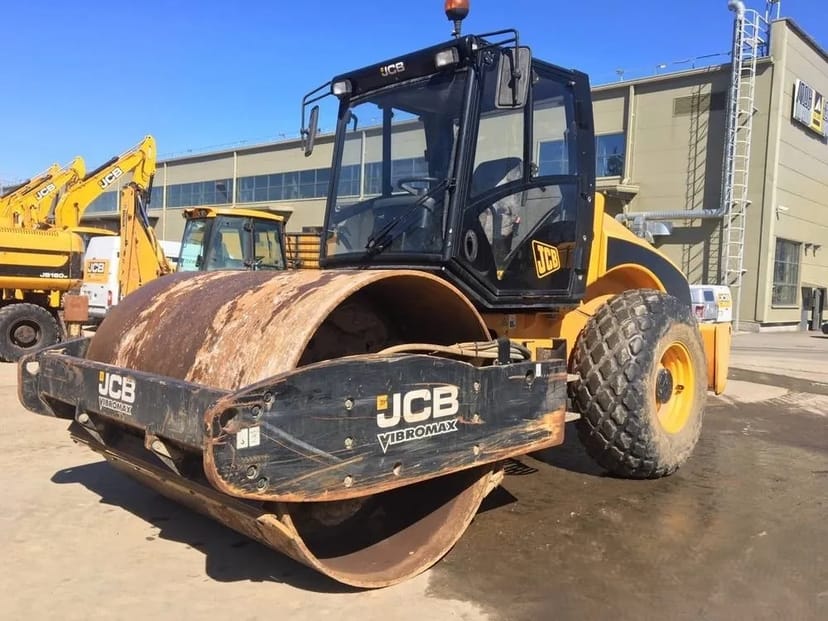 Грунтовий каток з бандажем (кулачками) 13 тн JCB 132