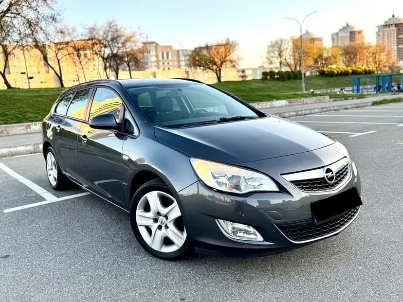 Автомобіль Opel Astra J, 2011
