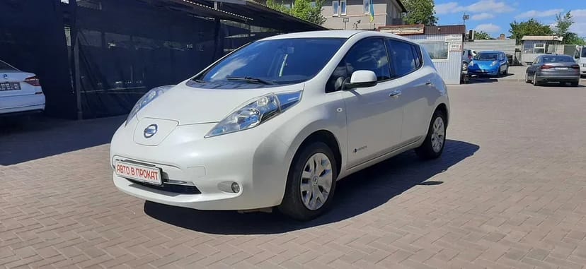 Авто Nissan під таксі