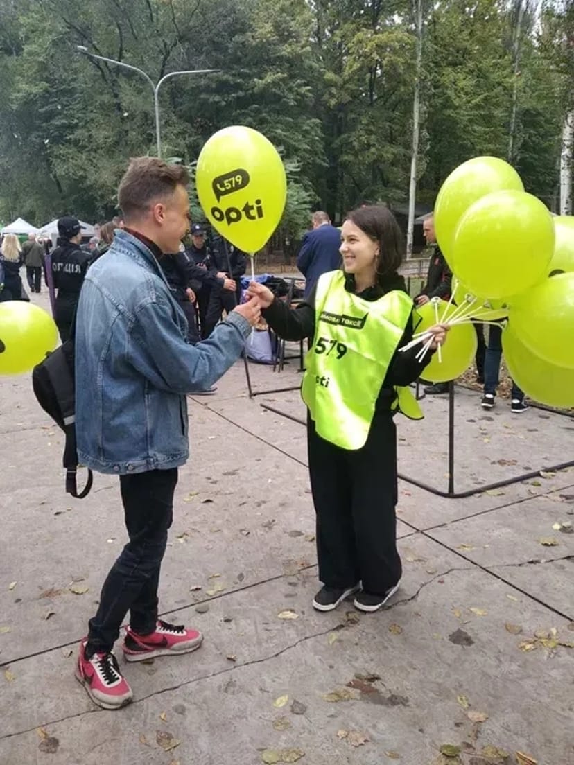 Промо-роздача, розклеювання оголошень, рознесення всіх видів реклами!