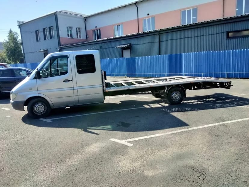 Евакуатор 24/7 для швидкого та безпечного транспортування авто