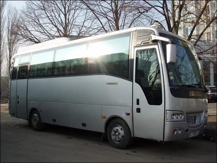 324 Автобус на весілля Isuzu
