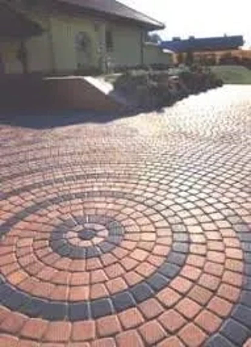  укладання бруківки. фемів, дорожніх та тротуарних плит. озеленення та благоустрій території. асфальтирование.