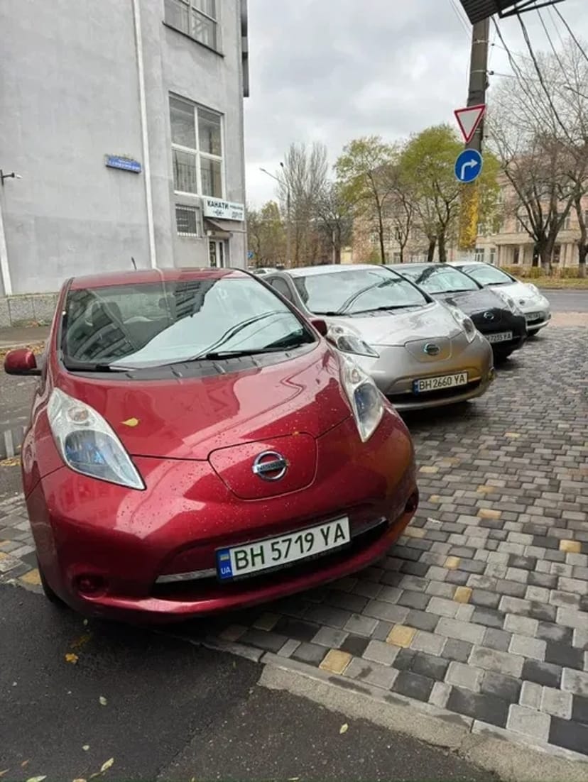 Авто Nissan Leaf